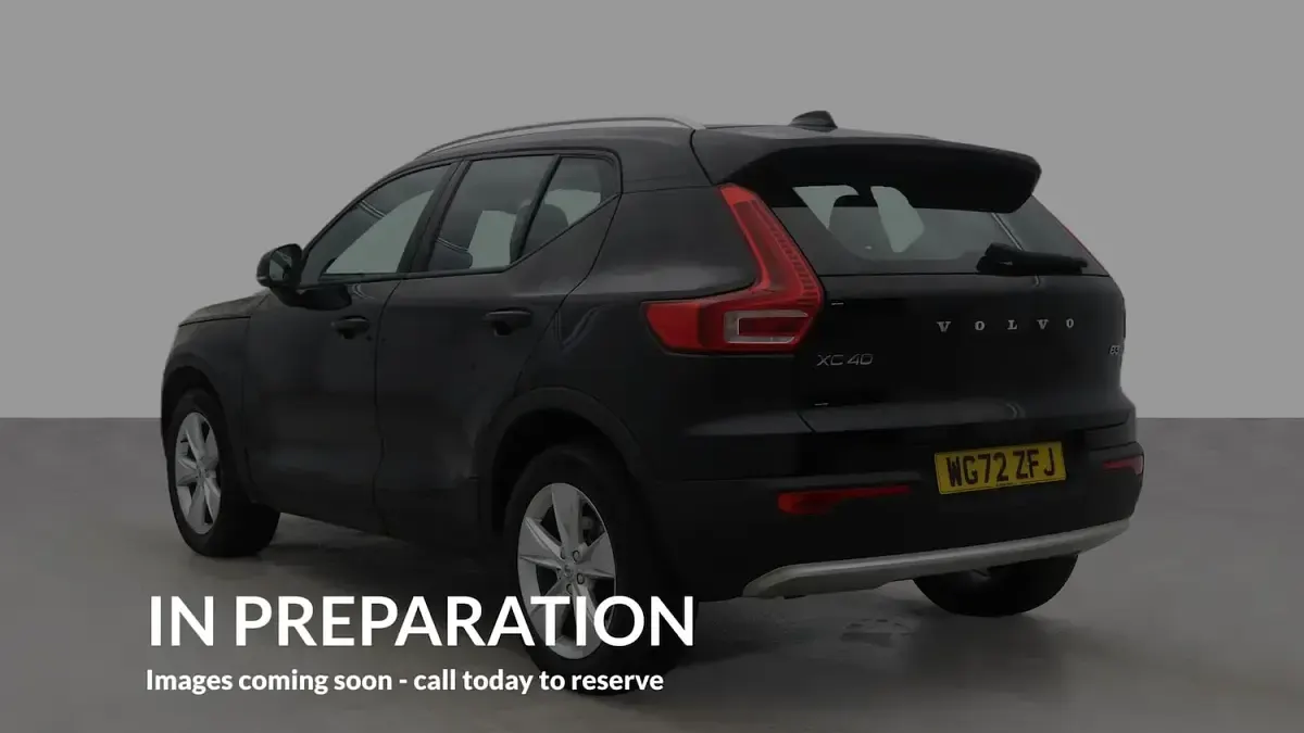 Begagnad Volvo XC40 Core 163 HK (119 kW) 2022 Svart SUV