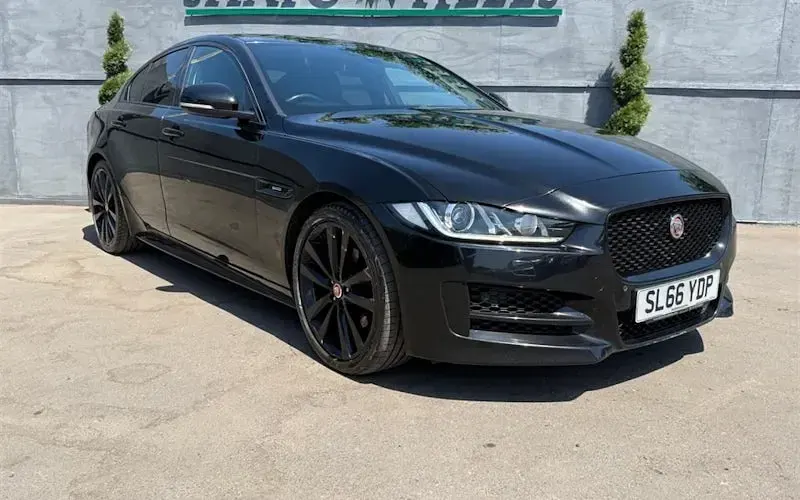 Begagnad Jaguar XE R-Sport 179 HK (131 kW) 2019 Sedan