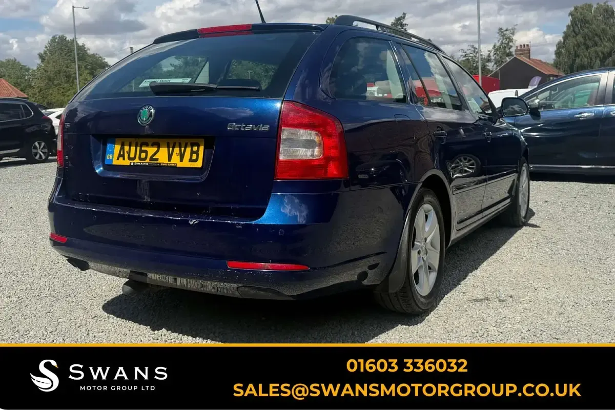 Used Skoda Octavia Elegance 122 HP (89 kW) 2012 Blue Estate