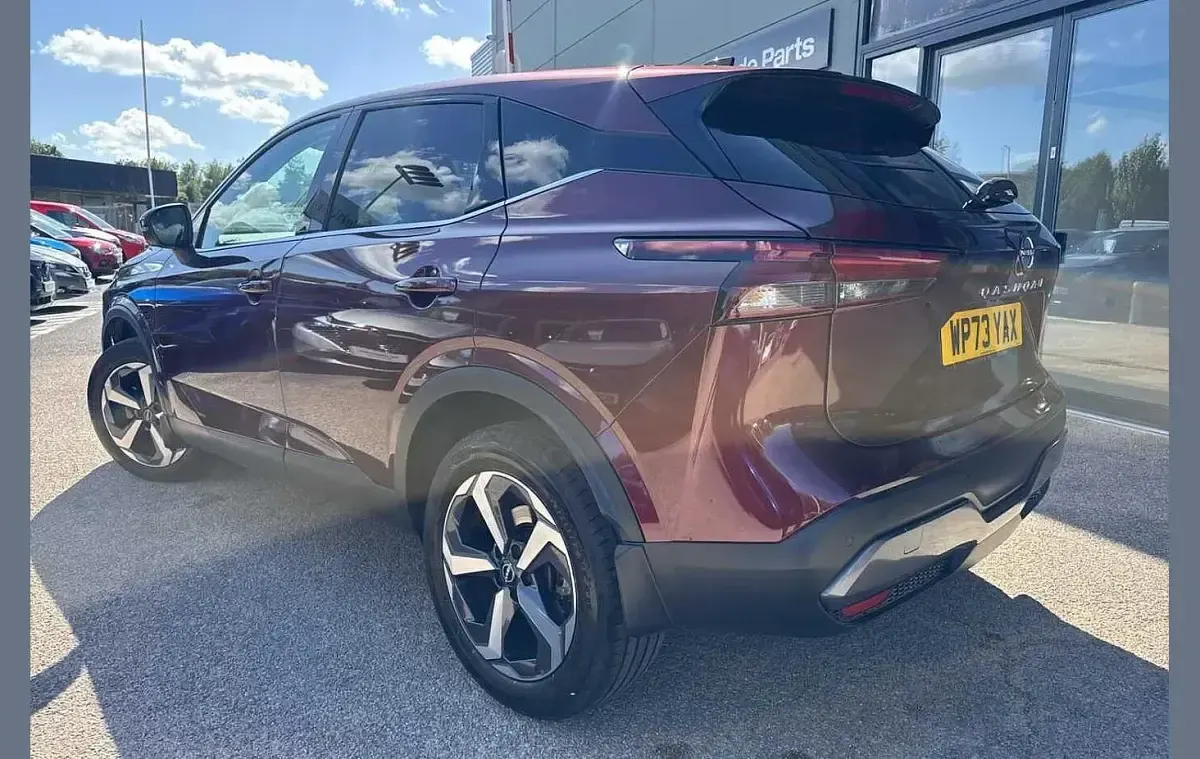 Used Nissan Qashqai N-Connecta 155 HP (114 kW) 2024 Red SUV