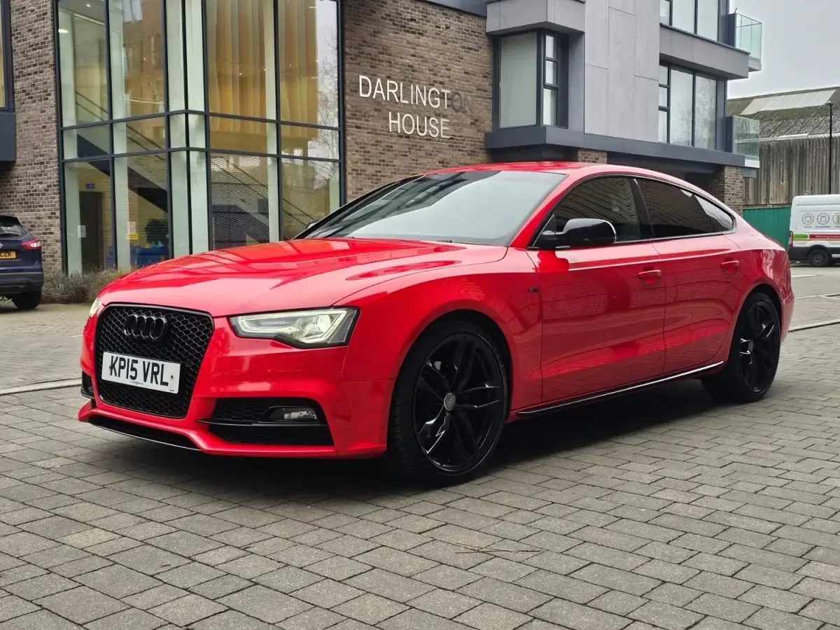 Begagnad Audi A5 Black Edition 2015 Röd Sportkupé