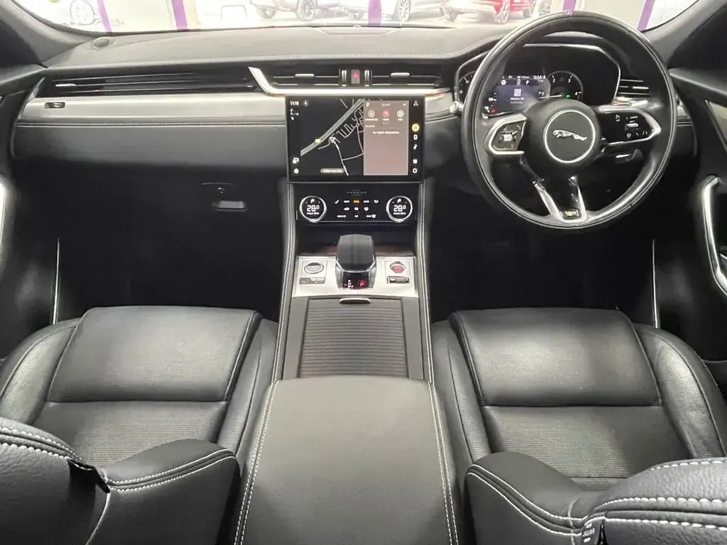 Używany Jaguar F-Pace R-Dynamic 204 KM (150 kW) 2022 Czarny SUV