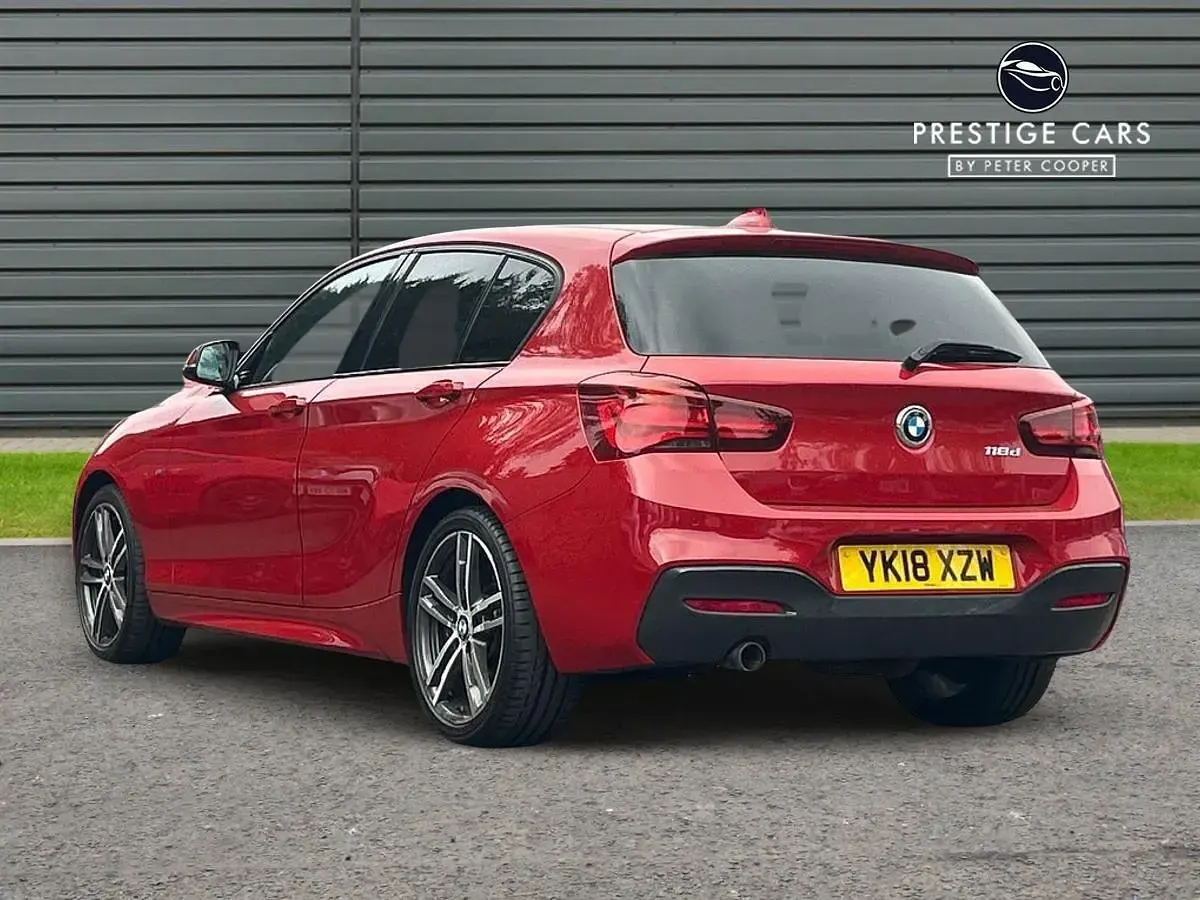 Used BMW 118 Efficient Dynamics 150 HP (110 kW) 2018 Red Hatchback