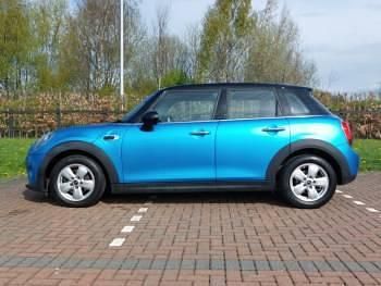 Begagnad Mini Cooper Classic 136 HK (100 kW) 2019 Blå Halvkombi