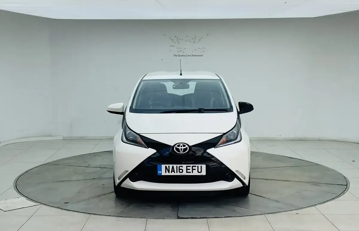 Used Toyota Aygo X-play 69 HP (50 kW) 2016 White Hatchback