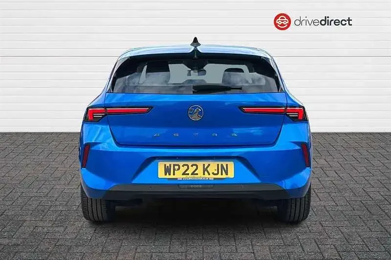 Used Vauxhall Astra Design Edition 130 HP (95 kW) 2022 Blue Hatchback