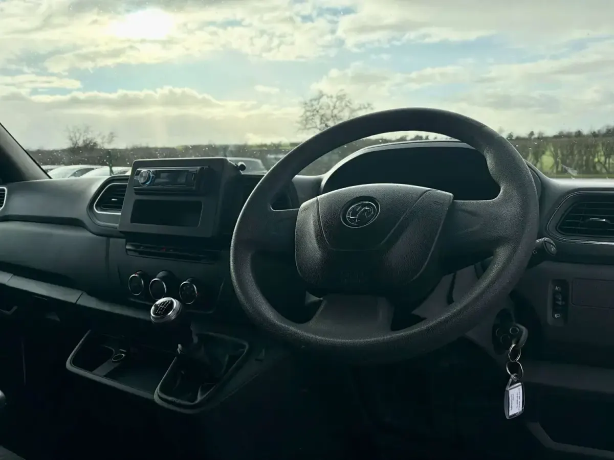 Second-hand Vauxhall Movano 2021 Alb