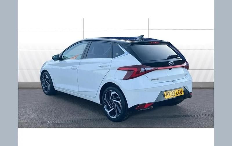 Used Hyundai i20 Ultimate 99 HP (72 kW) 2022 White Hatchback
