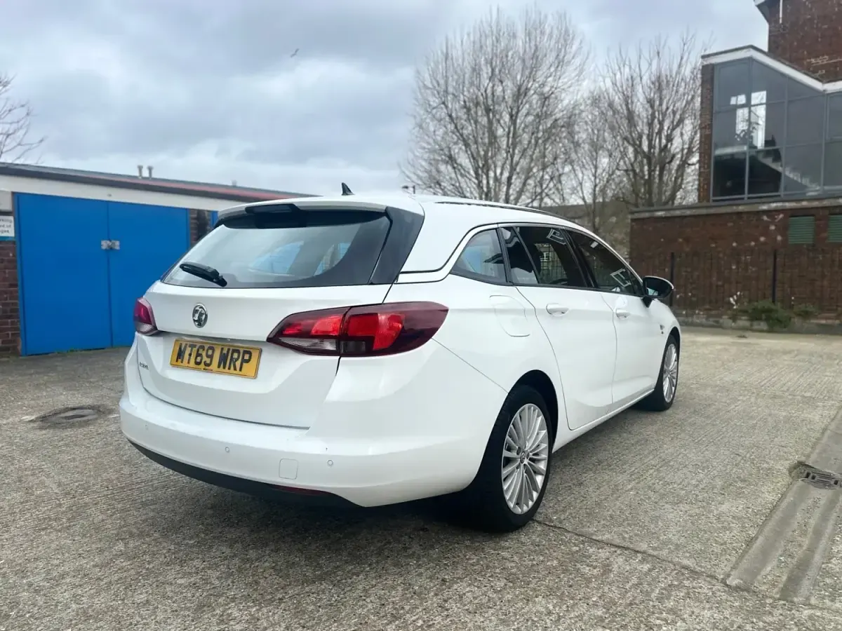 Gebraucht Vauxhall Astra Elite 136 PS (100 kW) 2019 Weiß Kombi