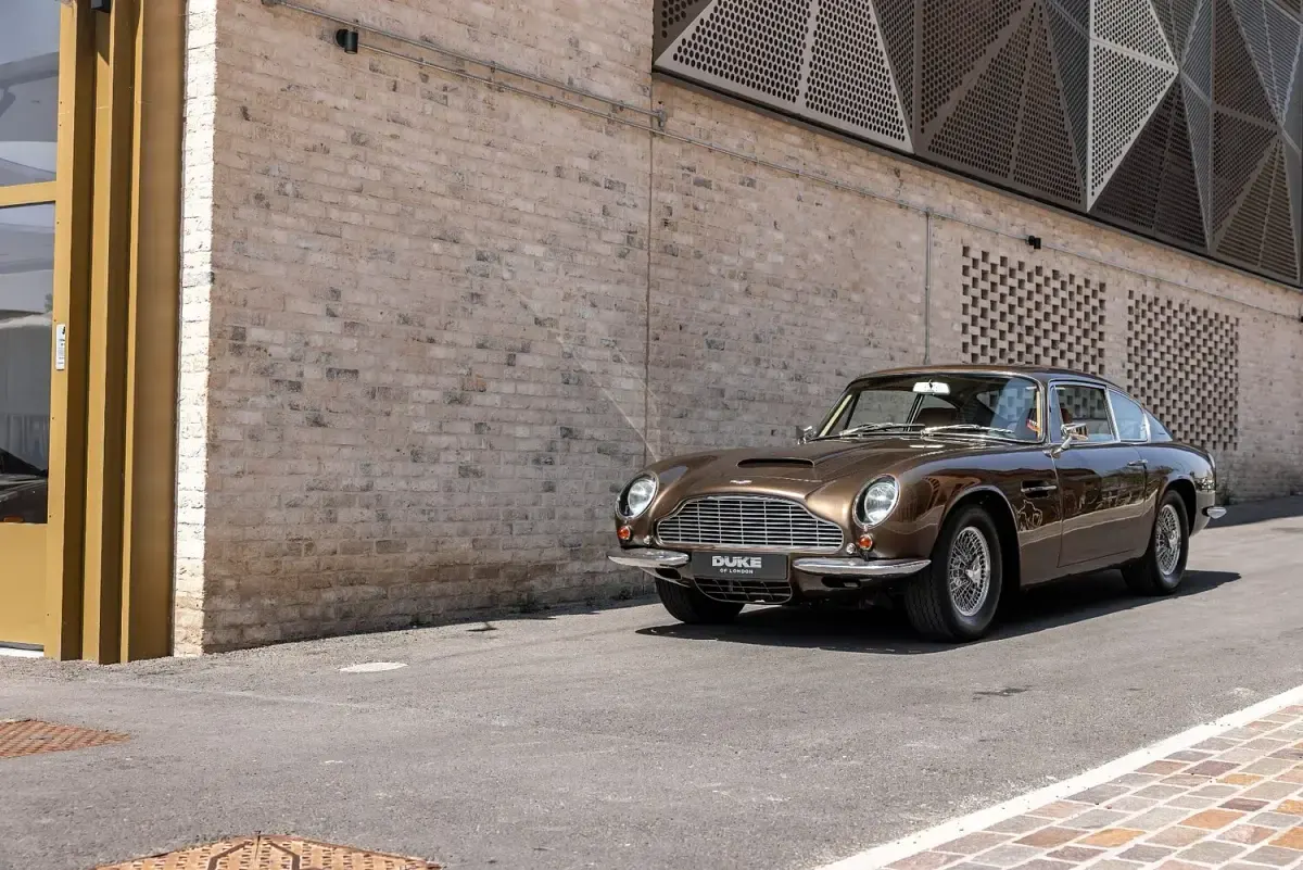 Used Aston Martin DB6 325 HP (239 kW) 1971 Brown