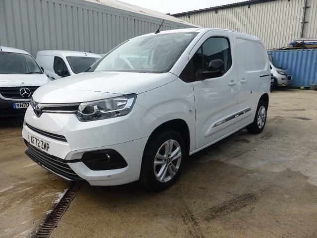 Used Toyota Proace Design 130 HP (95 kW) 2022 White MPV
