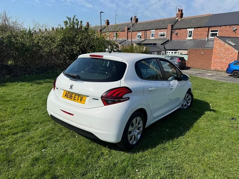 Used Peugeot 208 Access 2016 White Hatchback