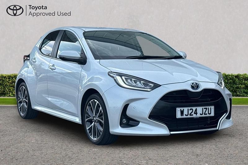 Used Toyota Yaris Hybrid 116 HP (85 kW) 2024 Platinum white pearl