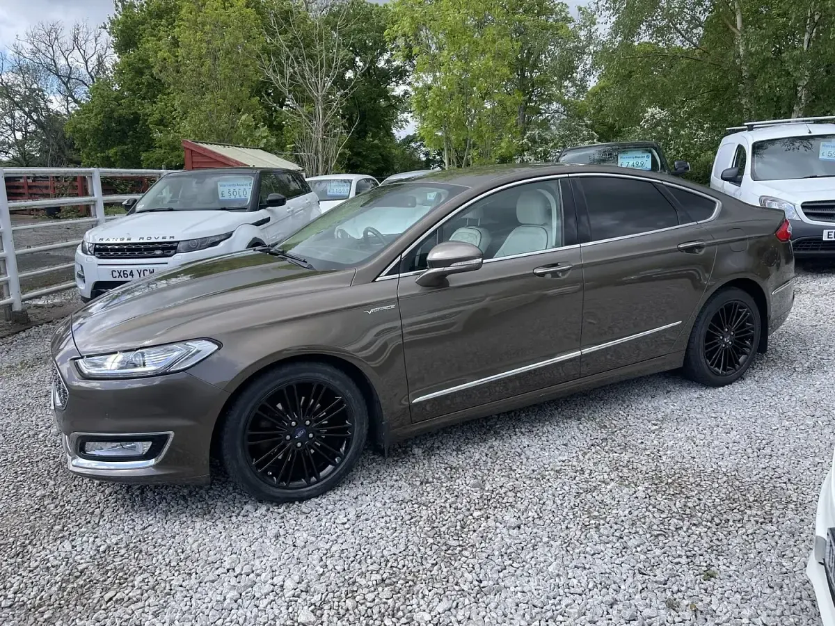 Used Ford Mondeo Vignale 180 HP (132 kW) 2016 Brown Sedan