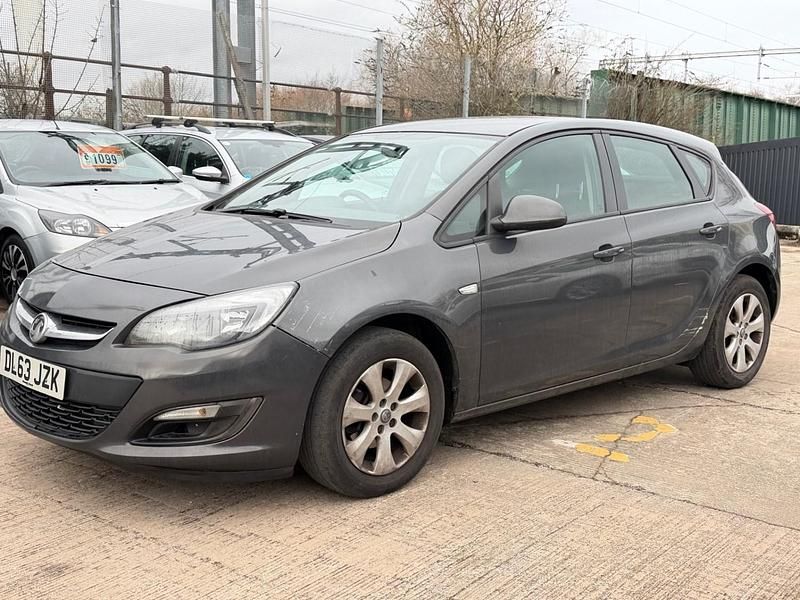 Used Vauxhall Astra Design Edition 2014 Grey Hatchback