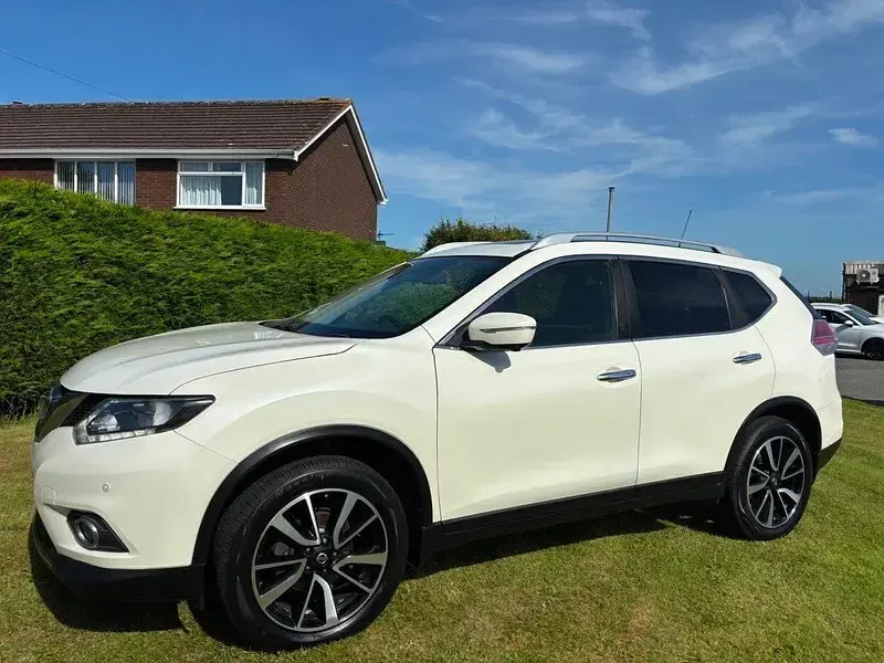 Used Nissan X-Trail N-TEC 130 HP (95 kW) 2016 Pearl white metallic SUV