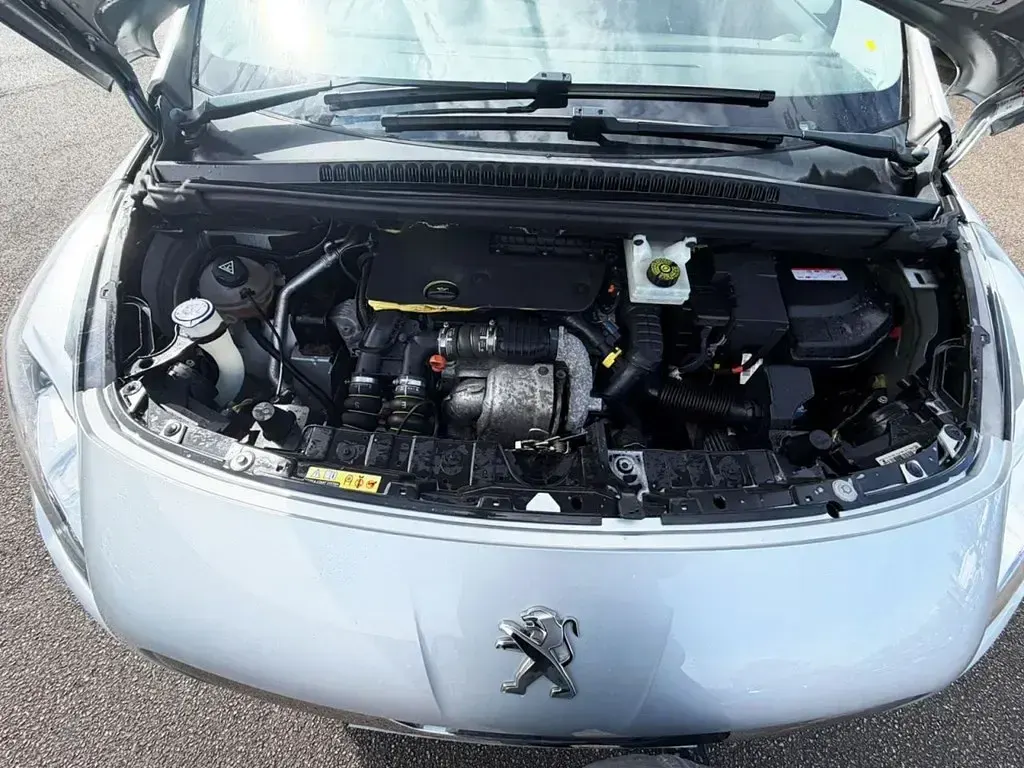 Used Peugeot 3008 Active 120 HP (88 kW) 2015 Silver Estate