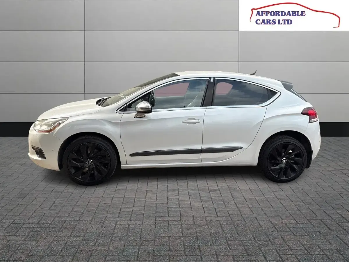 Begagnad Citroën DS4 2012 Vit Halvkombi