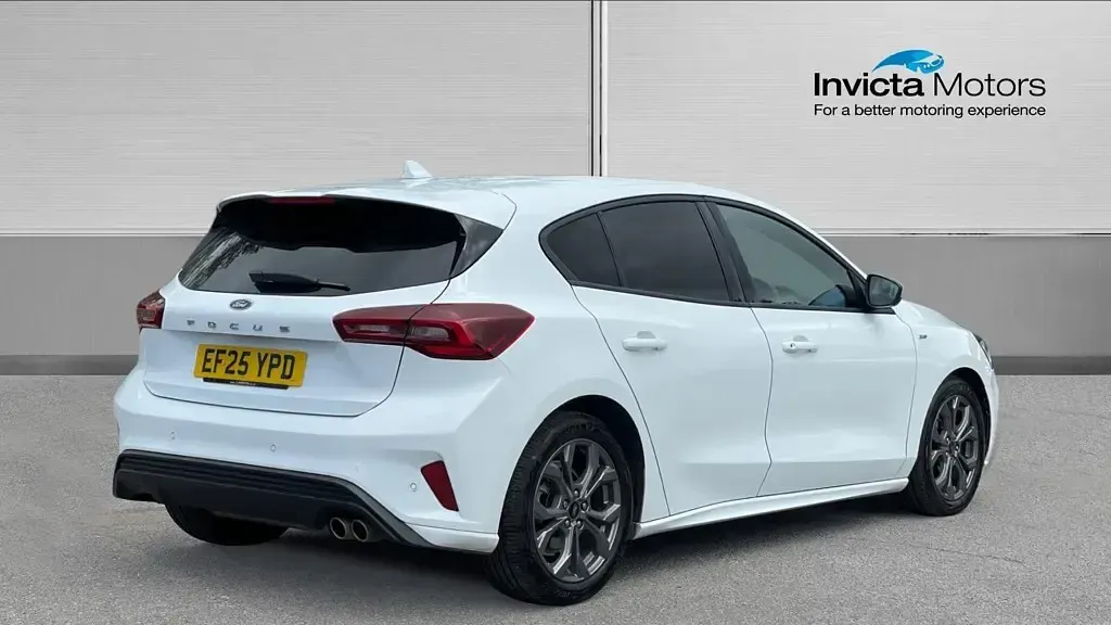 Used Ford Focus ST-Line 125 HP (91 kW) 2025 White Hatchback
