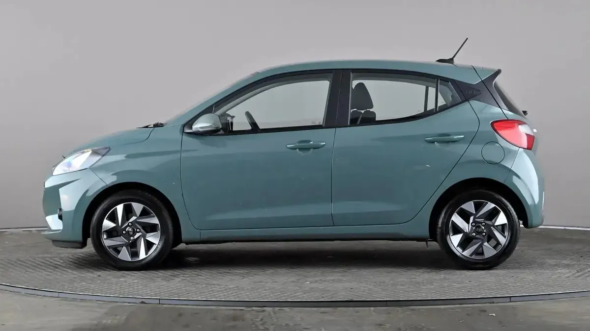 Used Hyundai i10 Advanced 79 HP (58 kW) 2025 Green Hatchback
