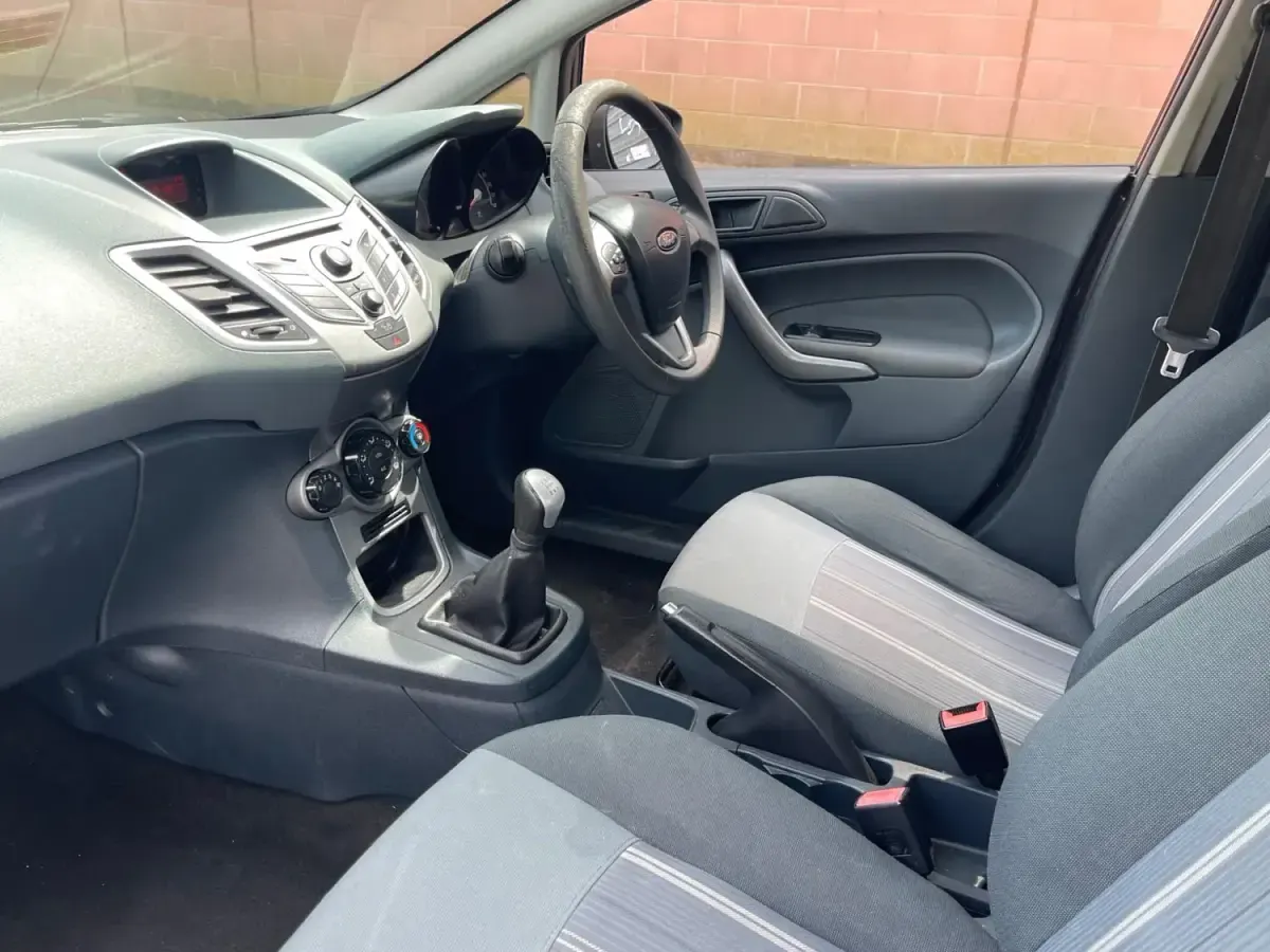 Second-hand Ford Fiesta 67 CP (49 kW) 2009 Negru Hatchback