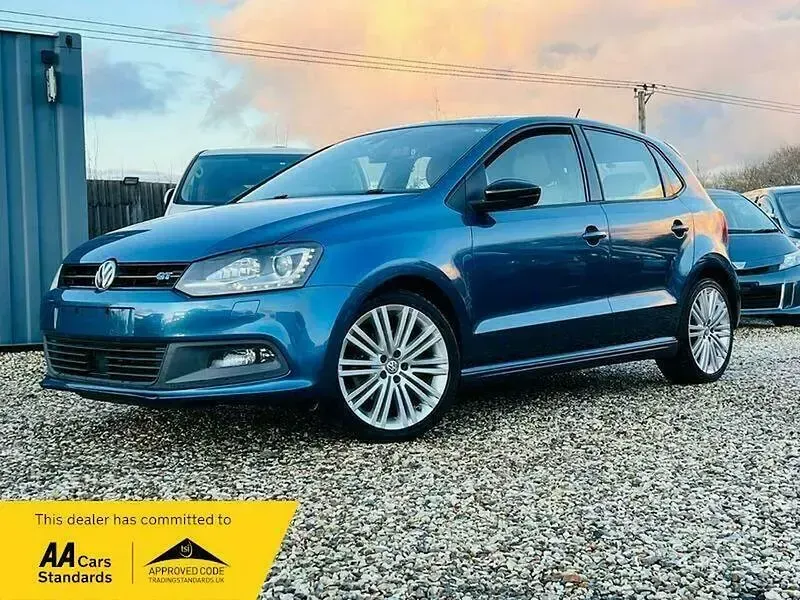 Used VW Polo SE 85 HP (62 kW) 2015 Blue Hatchback