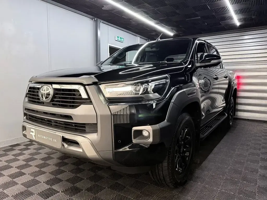 Used Toyota HiLux 201 HP (147 kW) 2021 Black Pickup