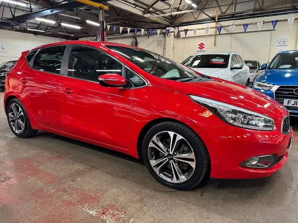 Używany Kia Ceed 2015 Czerwony Hatchback