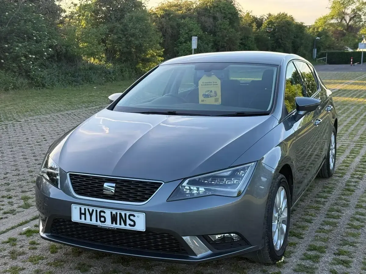 Usado Seat Leon SE 125 HP (91 kW) 2016 Cinzento Citadino