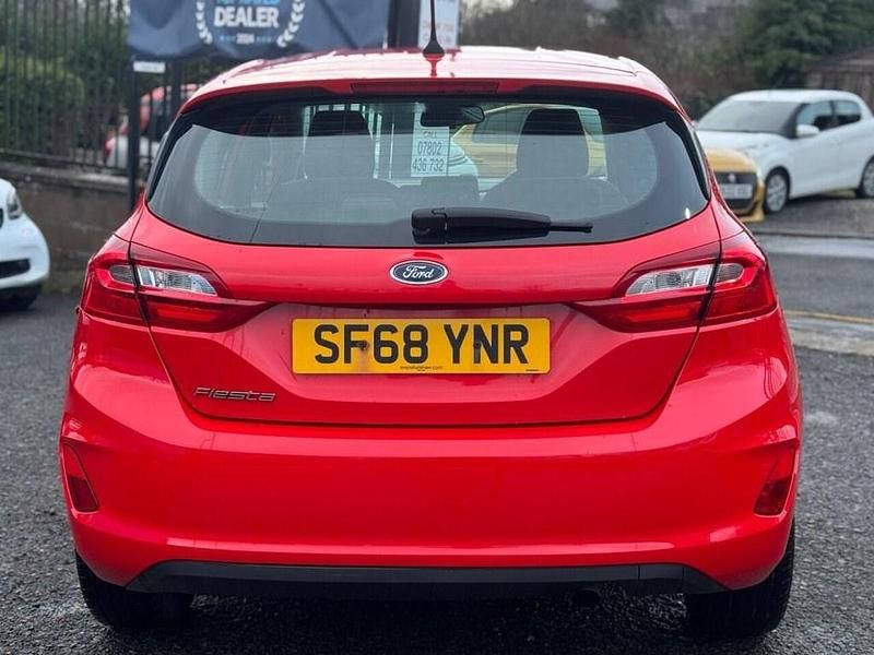 Used Ford Fiesta Zetec 85 HP (62 kW) 2018 Red Hatchback