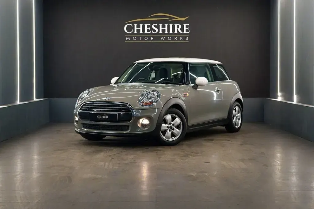 Usado Mini Cooper D Hatch 116 HP (85 kW) 2018 Cinzento Citadino