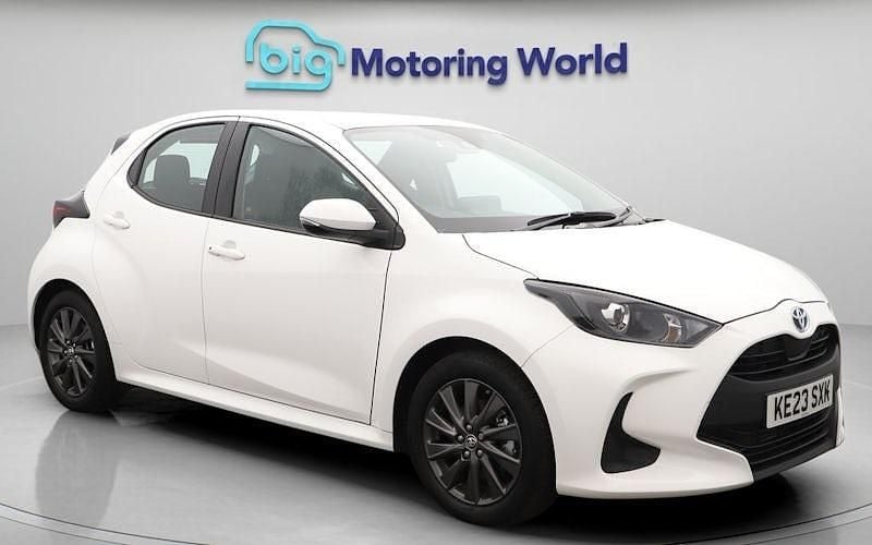 Used 2025 Toyota Yaris Hybrid Hatchback | £16,800 (Super price) - Image 1/4