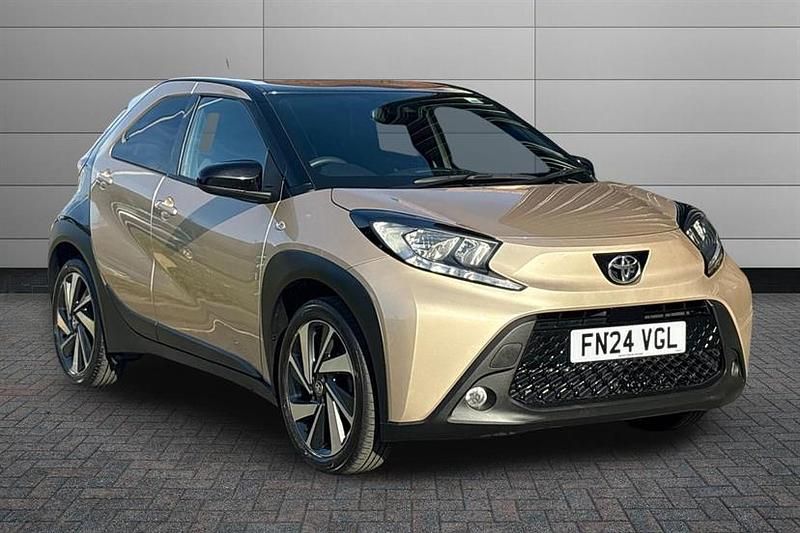 Used Toyota Aygo X 72 HP (52 kW) 2024 Ginger beige with black SUV