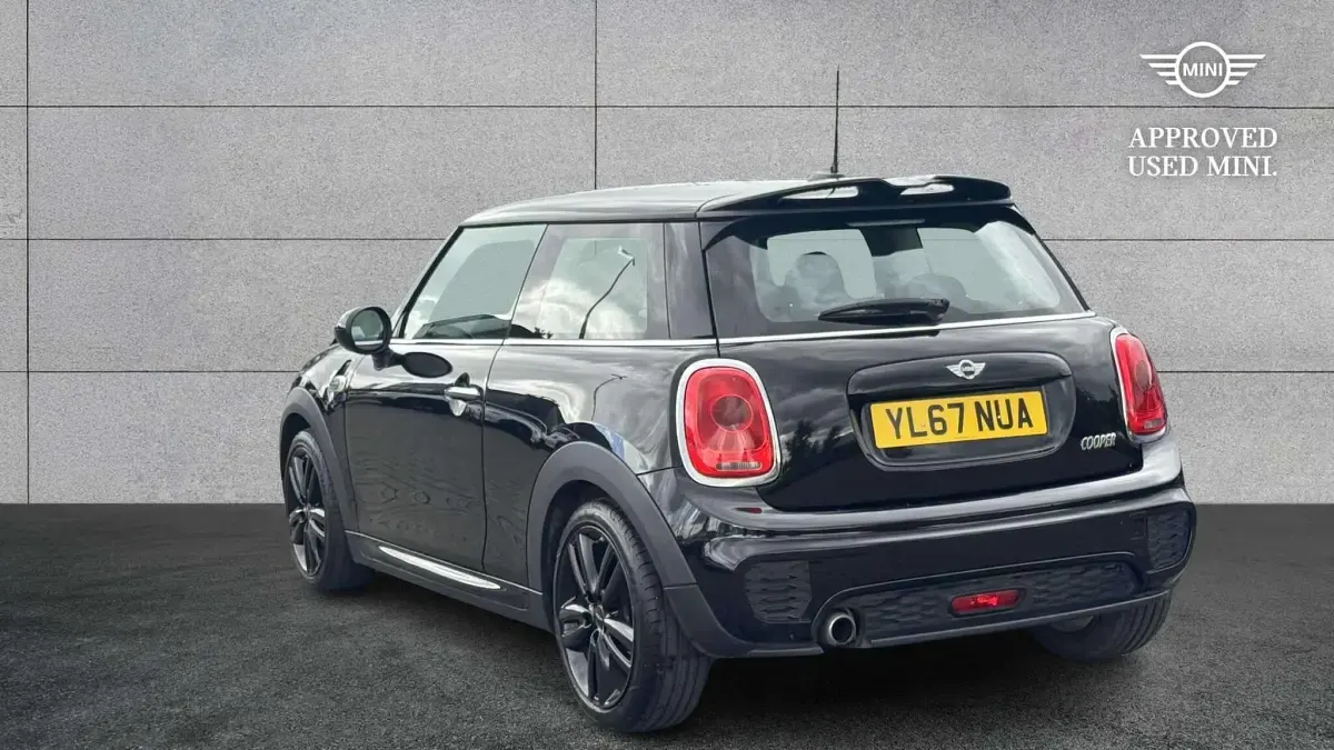 Used Mini Cooper Hatch 134 HP (98 kW) 2017 Black Hatchback