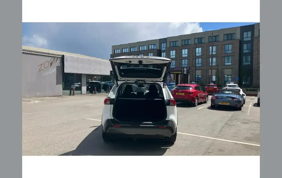 Used Toyota RAV4 Hybrid Design 218 HP (160 kW) 2019 White SUV