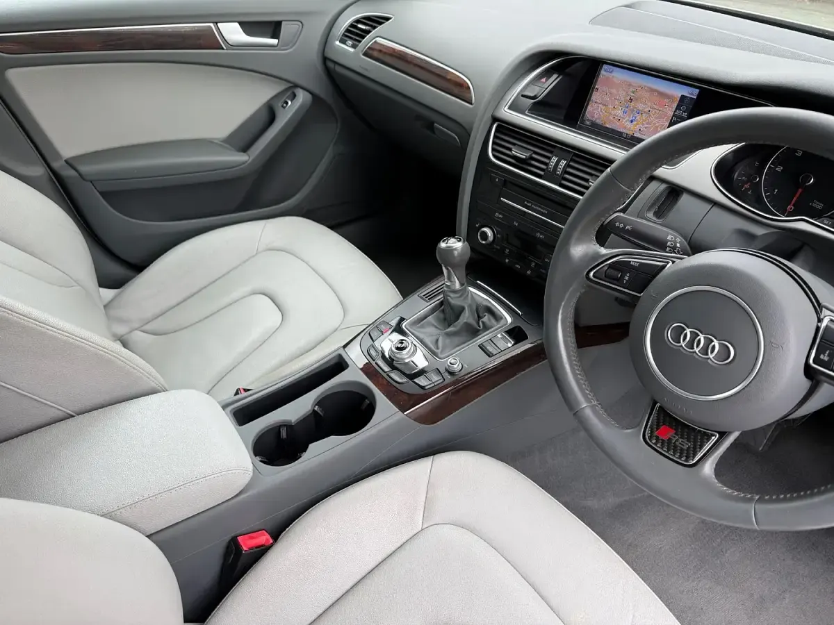 Used Audi A4 140 HP (102 kW) 2014 Silver Sedan