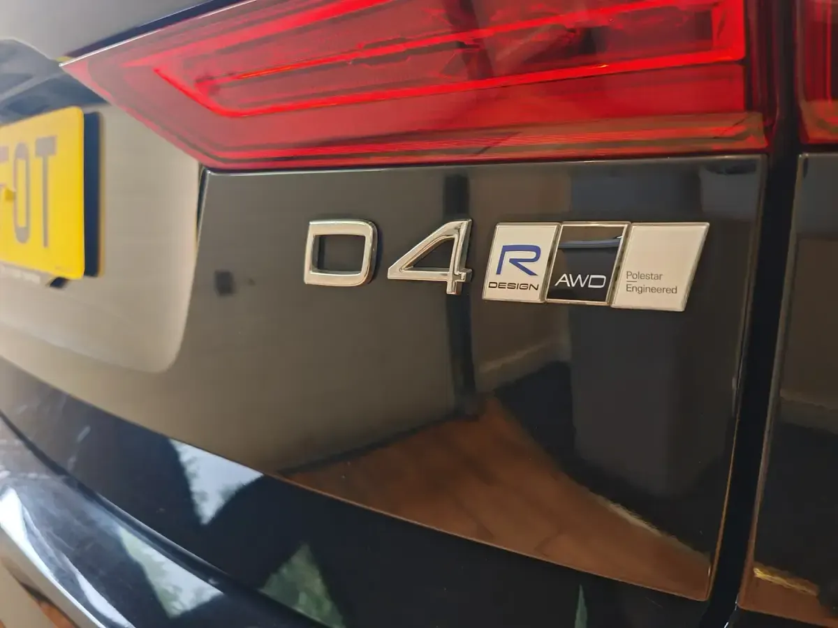 Used Volvo XC60 R-Design 2018 Black SUV