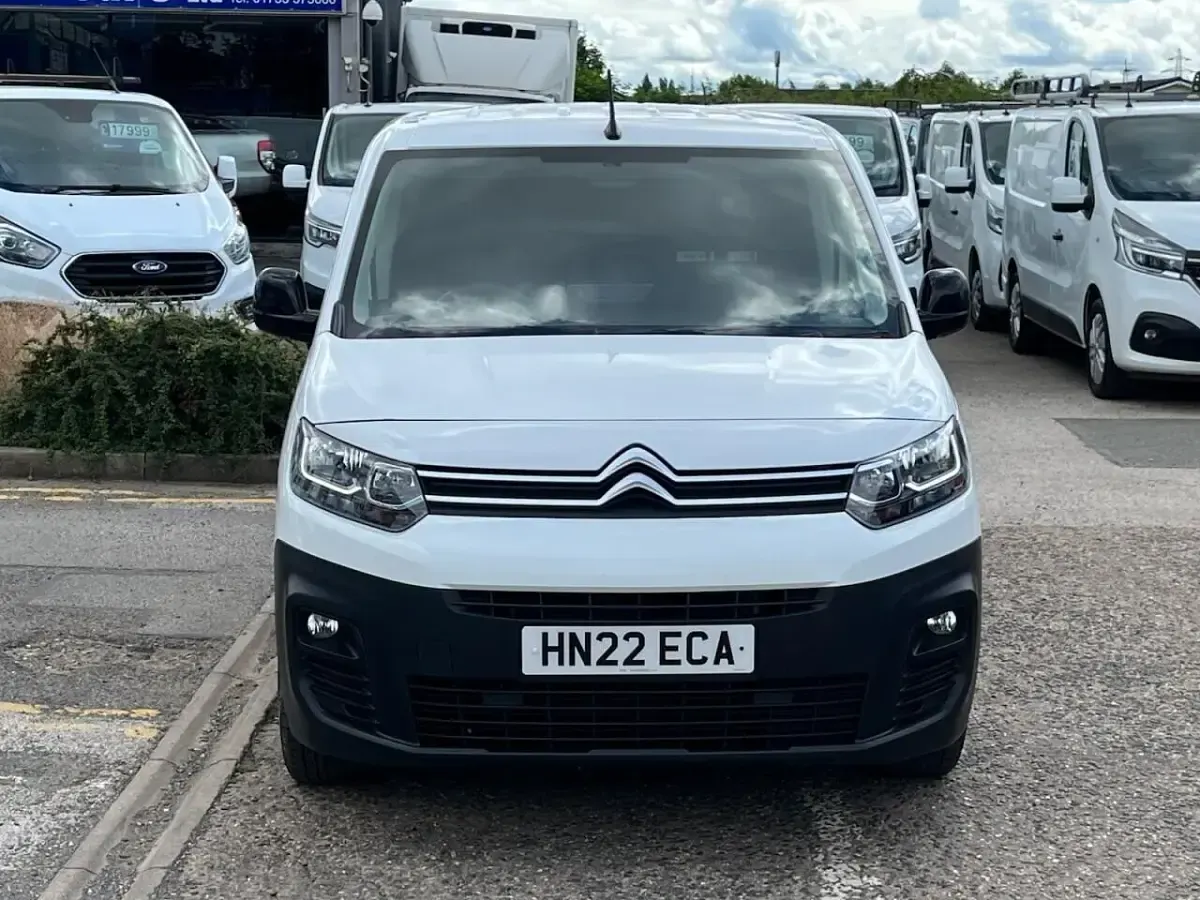 Used Citroën Berlingo 100 HP (73 kW) 2022 White MPV