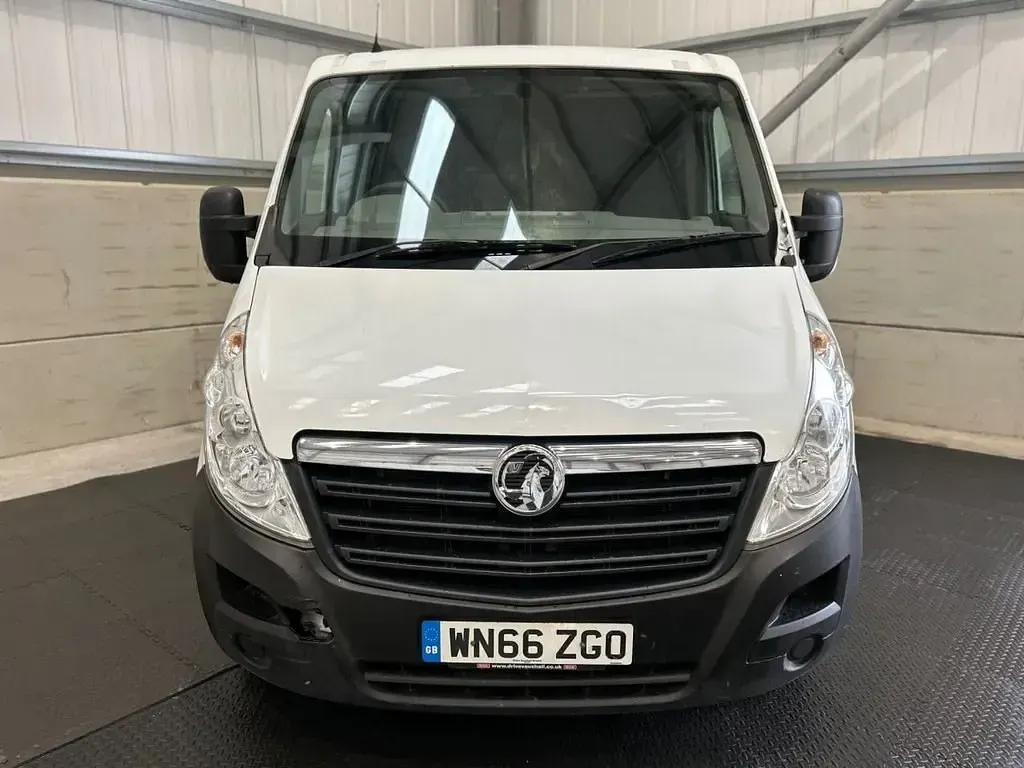Second-hand Vauxhall Movano 110 CP (80 kW) 2016 Alb Monovolum