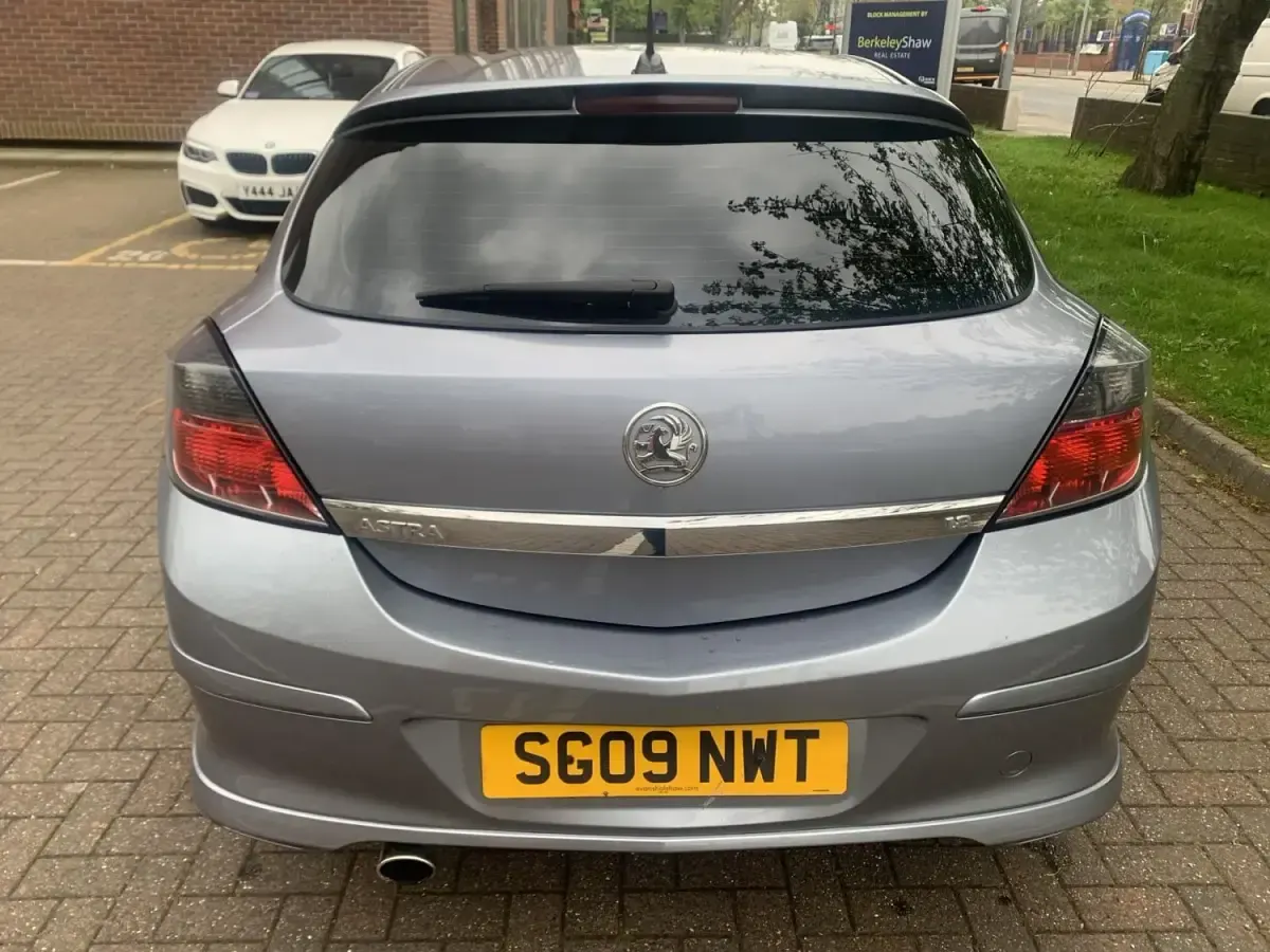 Second-hand Vauxhall Astra SRi 138 CP (101 kW) 2009 Argintiu Hatchback