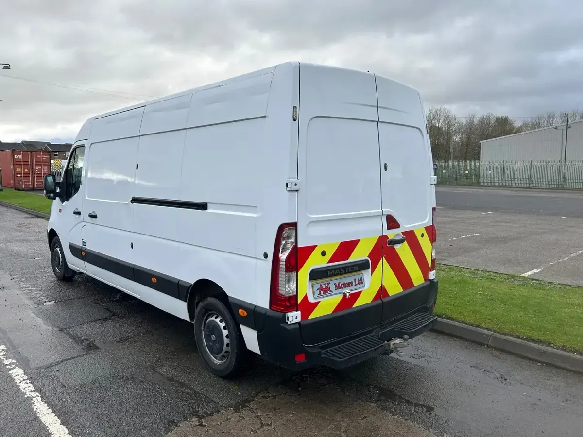 Used Renault Master Komfort 125 HP (91 kW) 2019 White Van