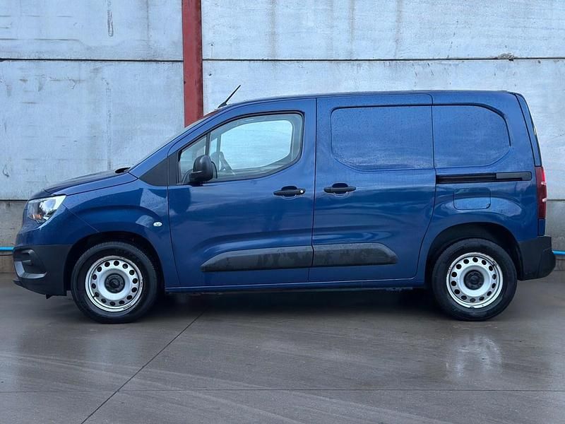 Used Vauxhall Combo Edition 100 HP (73 kW) 2019 Blue Van