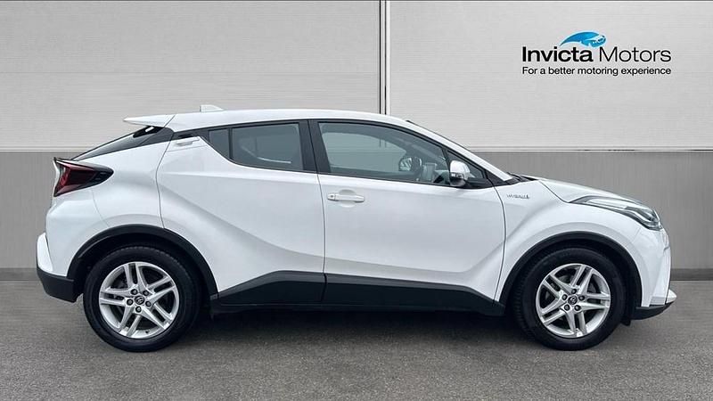 Used Toyota C-HR 122 HP (89 kW) 2020 White SUV