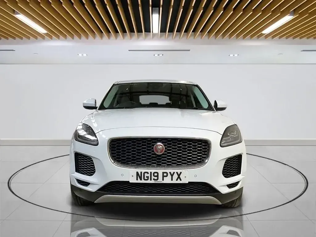 Begagnad Jaguar E-Pace SE 150 HK (110 kW) 2019 Vit SUV