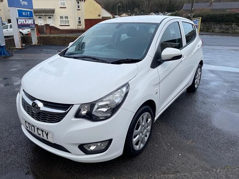 Used Vauxhall Viva 75 HP (55 kW) 2017 White Hatchback