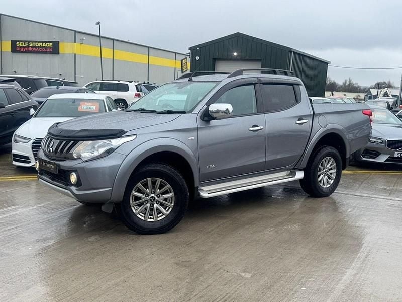 Used Mitsubishi L200 2017 Grey Pickup