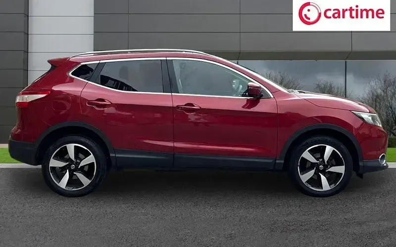 Used Nissan Qashqai N-Connecta 110 HP (80 kW) 2017 Red SUV