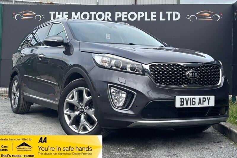 Grey Used 2016 Kia Sorento 4 SUV | £16,495 (Fair price) - Image 1/1