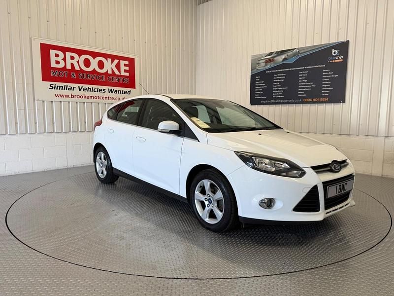 Used Ford Focus Zetec 2013 White Hatchback