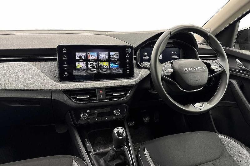 Used Skoda Kamiq SE 94 HP (69 kW) 2025 Black magic pearl effect SUV